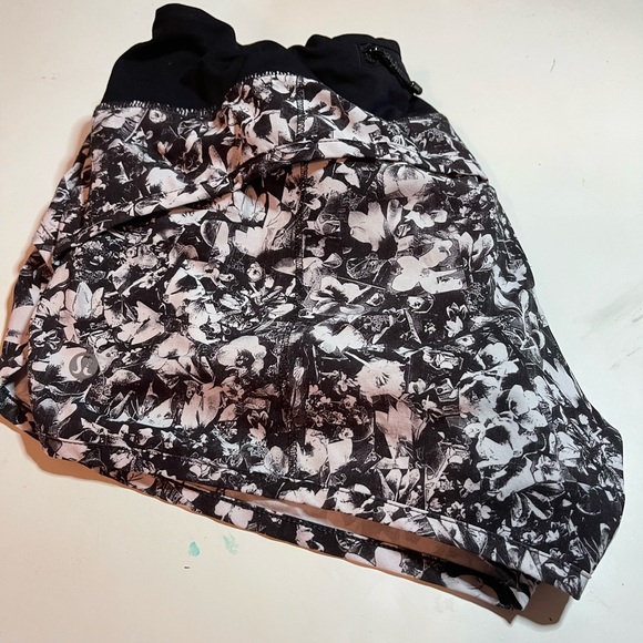 lululemon athletica Pants - LULULEMON SPEED UP 2.5 Shorts!!